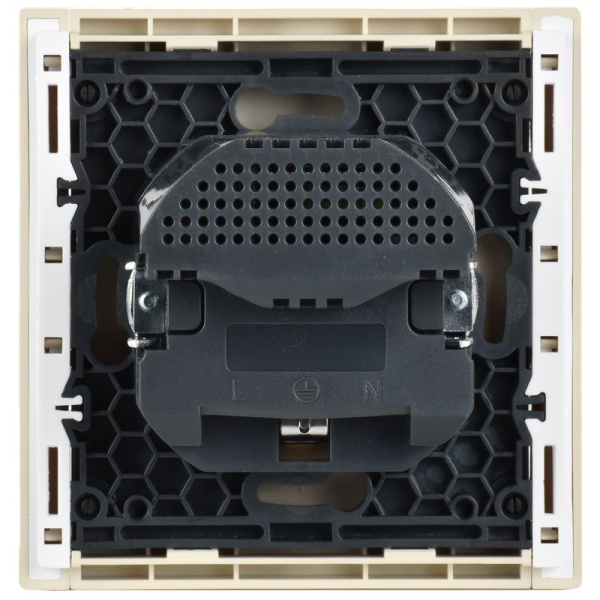 Фортепиано ваниль розетка скрытая 1-мест заземление шторки USB IP20 